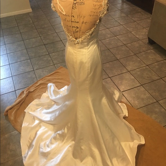 White Sherri hill - Picture 2 of 4